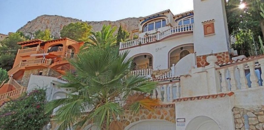 Villa in Calpe, Alicante, Spain 5 bedrooms, 267 sq.m. No. 45504