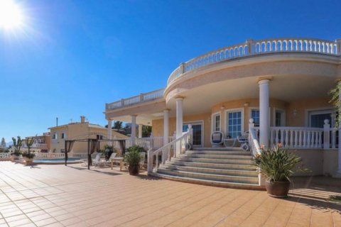 Villa for sale in La Nucia, Alicante, Spain 8 bedrooms, 600 sq.m. No. 45385 - photo 2
