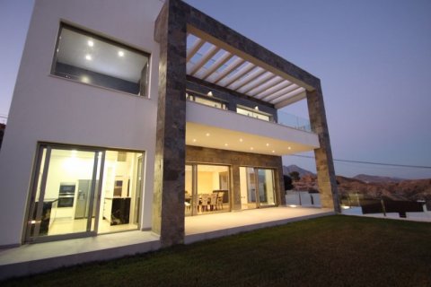 Villa for sale in Villajoyosa, Alicante, Spain 4 bedrooms, 458 sq.m. No. 45673 - photo 4