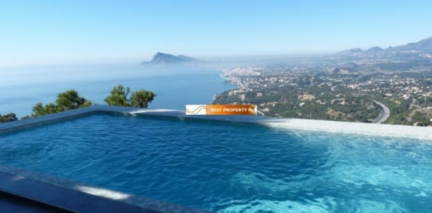 Villa in Altea, Alicante, Spain 4 bedrooms, 260 sq.m. No. 45451