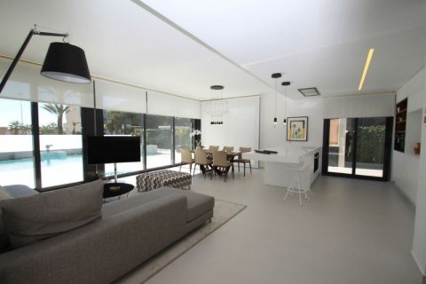 Villa for sale in Villamartin, Alicante, Spain 3 bedrooms, 197 sq.m. No. 43316 - photo 3