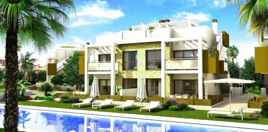 Townhouse in Torrevieja, Alicante, Spain 3 bedrooms, 123 sq.m. No. 43173