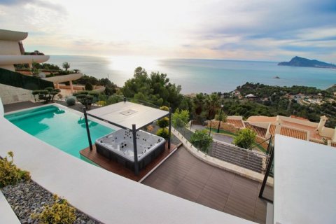 Villa for sale in Altea, Alicante, Spain 3 bedrooms, 809 sq.m. No. 43862 - photo 1