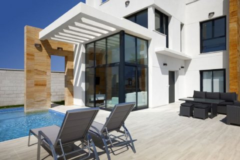 Villa for sale in Alicante, Spain 3 bedrooms, 132 sq.m. No. 42849 - photo 1
