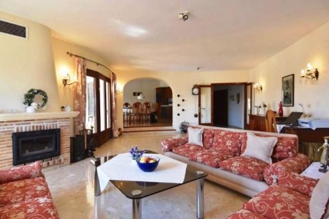 Villa for sale in Moraira, Alicante, Spain 4 bedrooms, 239 sq.m. No. 43552 - photo 6