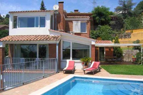 Villa for sale in Barcelona, Spain 4 bedrooms, 220 sq.m. No. 41463 - photo 17