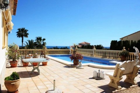 Villa for sale in Calpe, Alicante, Spain 4 bedrooms, 300 sq.m. No. 45624 - photo 2