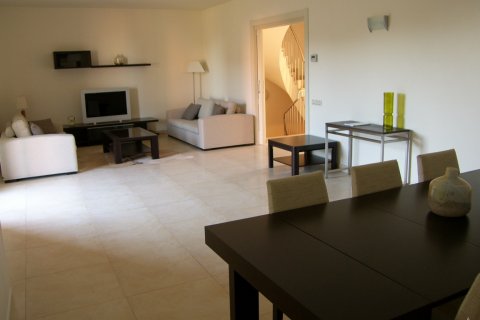 Townhouse for sale in Mataro, Barcelona, Spain 4 bedrooms, 220 sq.m. No. 41422 - photo 2