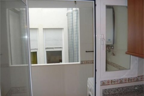 Apartment for sale in Alicante, Spain 4 bedrooms, 140 sq.m. No. 46040 - photo 2