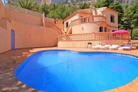 Villa for sale in Calpe, Alicante, Spain 4 bedrooms, 160 sq.m. No. 45011 - photo 1