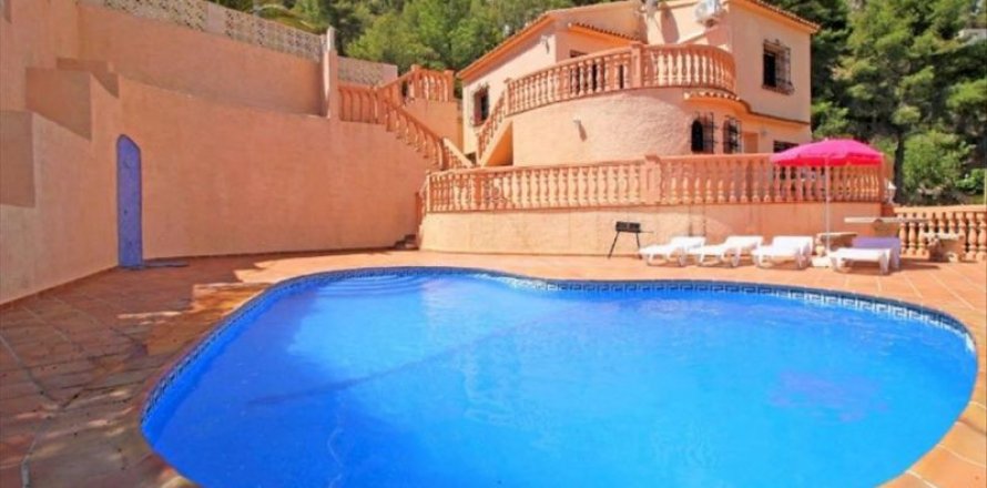 Villa in Calpe, Alicante, Spain 4 bedrooms, 160 sq.m. No. 45011