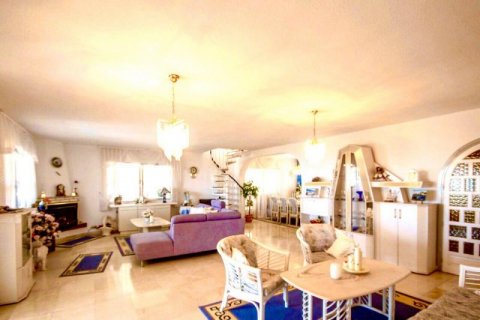 Villa for sale in La Nucia, Alicante, Spain 8 bedrooms, 400 sq.m. No. 44119 - photo 9