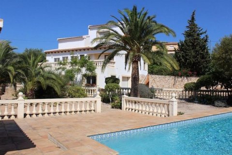 Villa for sale in Calpe, Alicante, Spain 4 bedrooms, 310 sq.m. No. 45417 - photo 1