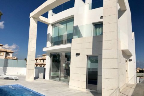 Villa for sale in Alicante, Spain 3 bedrooms, 260 sq.m. No. 44517 - photo 1