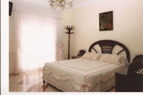 Villa for sale Alicante, Spain 4 bedrooms, 300 sq.m. No. 46075 - photo 8