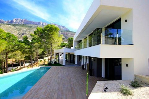 Villa for sale in Altea, Alicante, Spain 4 bedrooms, 385 sq.m. No. 41631 - photo 3