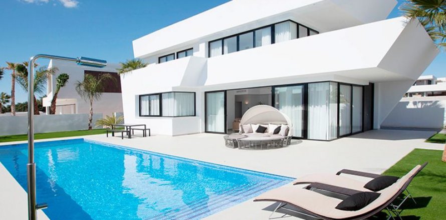 Villa in Quesada, Jaen, Spain 4 bedrooms, 185 sq.m. No. 44944