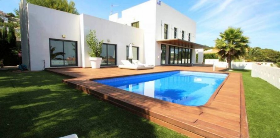 Villa in Quesada, Jaen, Spain 3 bedrooms, 245 sq.m. No. 43311