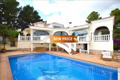 Villa for sale in La Nucia, Alicante, Spain 4 bedrooms, 320 sq.m. No. 45779 - photo 3