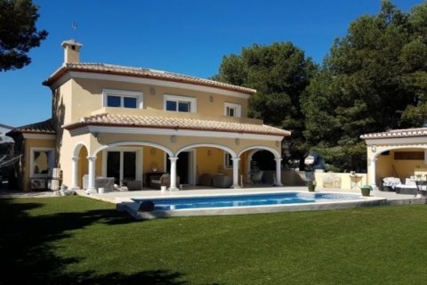 Villa for sale in Javea, Alicante, Spain 4 bedrooms, 235 sq.m. No. 45700 - photo 3