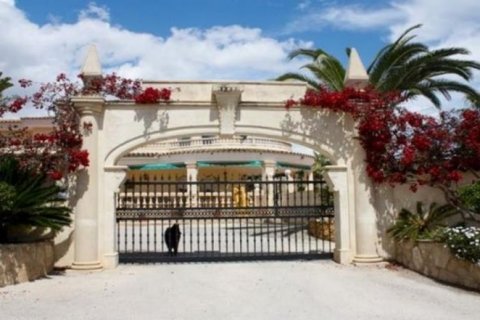 Villa for sale in Alfaz del Pi, Alicante, Spain 8 bedrooms, 1 sq.m. No. 43875 - photo 6