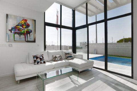 Villa for sale in Alicante, Spain 3 bedrooms, 132 sq.m. No. 42849 - photo 9