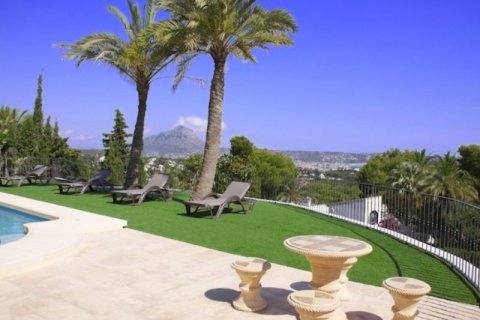 Villa for sale in Javea, Alicante, Spain 5 bedrooms, 450 sq.m. No. 45687 - photo 3