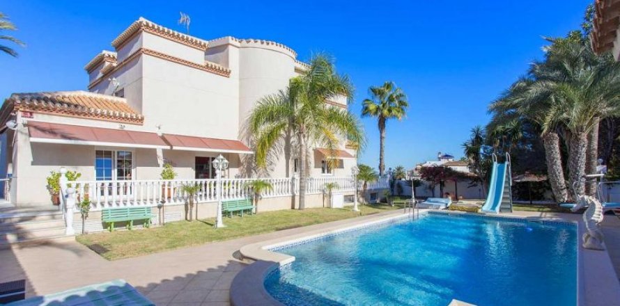 Villa in Alicante, Spain 6 bedrooms, 700 sq.m. No. 41734