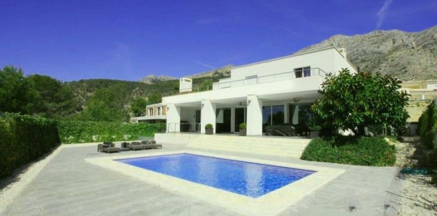 Villa in Altea, Alicante, Spain 5 bedrooms, 395 sq.m. No. 44156