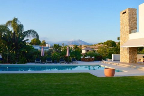 Villa for sale in Alicante, Spain 4 bedrooms, 615 sq.m. No. 42813 - photo 4
