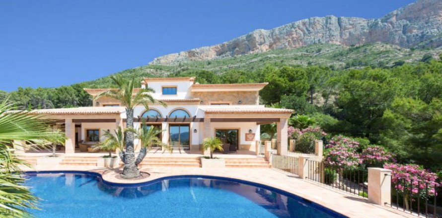 Villa in Javea, Alicante, Spain 3 bedrooms, 1.19 sq.m. No. 41730