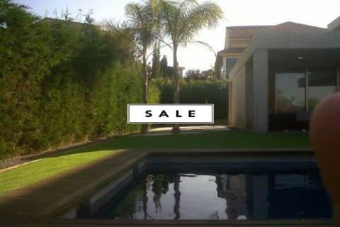 Villa for sale in Valencia, Spain 5 bedrooms, 680 sq.m. No. 45260 - photo 1