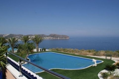 Villa for sale in Moraira, Alicante, Spain 4 bedrooms, 885 sq.m. No. 45659 - photo 1