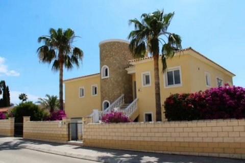 Villa for sale in La Nucia, Alicante, Spain 5 bedrooms, 330 sq.m. No. 44056 - photo 2