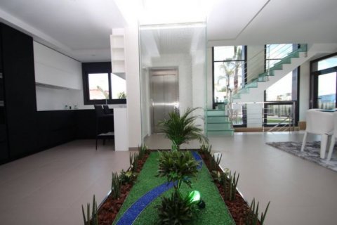 Villa for sale in Alicante, Spain 3 bedrooms, 300 sq.m. No. 44622 - photo 5