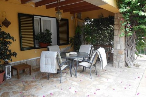 Villa for sale in El Campello, Alicante, Spain 6 bedrooms, 270 sq.m. No. 43947 - photo 6