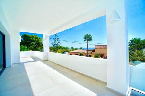 Villa for sale in Moraira, Alicante, Spain 3 bedrooms, 250 sq.m. No. 42975 - photo 5