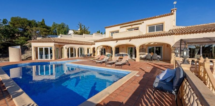 Villa in Calpe, Alicante, Spain 3 bedrooms, 365 sq.m. No. 44231