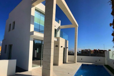 Villa for sale in Alicante, Spain 3 bedrooms, 405 sq.m. No. 42637 - photo 3