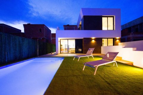 Villa for sale in El Campello, Alicante, Spain 3 bedrooms, 133 sq.m. No. 42473 - photo 1