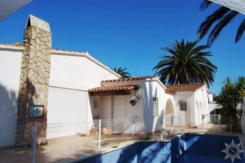 Villa for sale in Roses, Girona, Spain 3 bedrooms, 100 sq.m. No. 41439 - photo 3