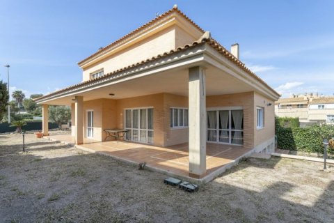 Villa for sale in Alicante, Spain 5 bedrooms, 485 sq.m. No. 41912 - photo 1