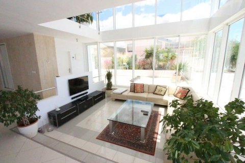 Villa for sale in El Campello, Alicante, Spain 4 bedrooms, 563 sq.m. No. 44131 - photo 4