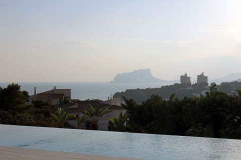 Villa for sale in Moraira, Alicante, Spain 4 bedrooms, 300 sq.m. No. 43844 - photo 5