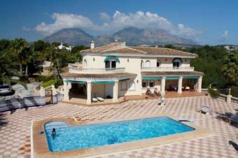 Villa for sale in Alfaz del Pi, Alicante, Spain 8 bedrooms, 1 sq.m. No. 43875 - photo 3