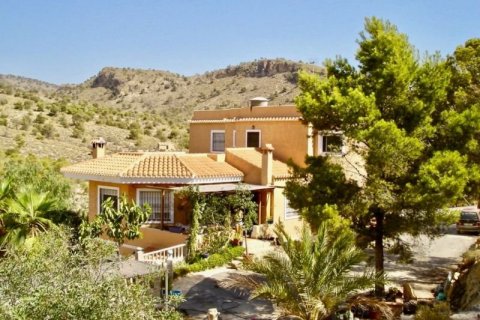 Villa for sale in Villajoyosa, Alicante, Spain 5 bedrooms, 190 sq.m. No. 44536 - photo 1