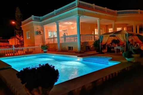 Villa for sale in La Nucia, Alicante, Spain 8 bedrooms, 600 sq.m. No. 45385 - photo 3
