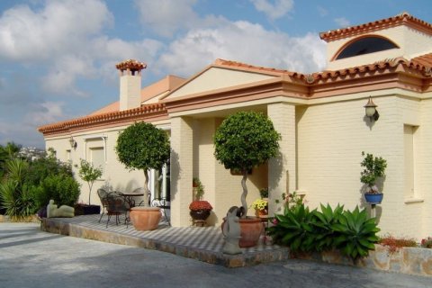 Villa for sale in Alfaz del Pi, Alicante, Spain 5 bedrooms, 650 sq.m. No. 43887 - photo 8