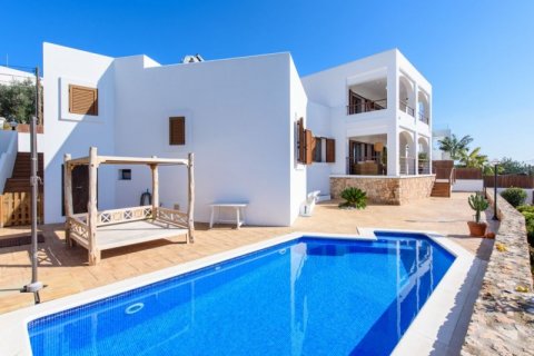 Villa for sale on Ibiza, Spain 4 bedrooms, 302 sq.m. No. 45315 - photo 10