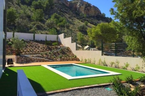 Villa for sale in Alicante, Spain 5 bedrooms, 482 sq.m. No. 42781 - photo 2